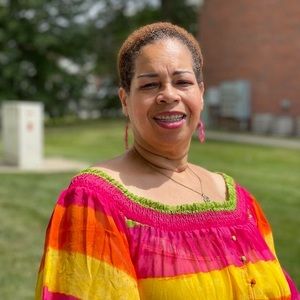 Meet your Posher, Cynthia